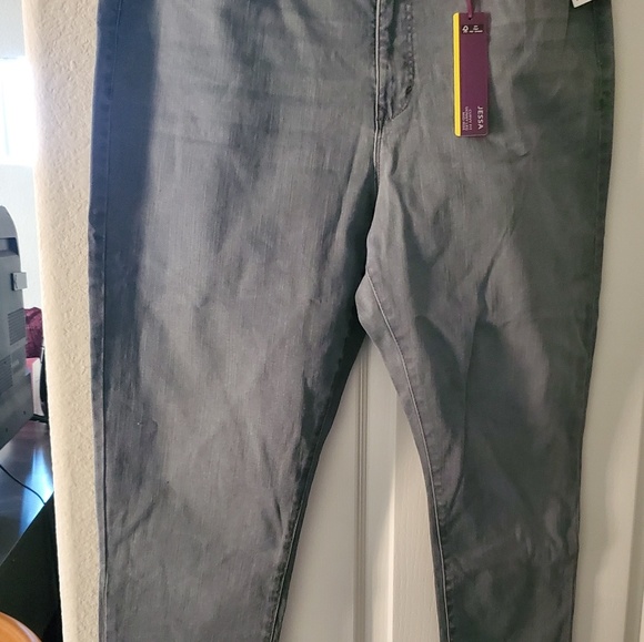 Ladies Jean's - Picture 4 of 4